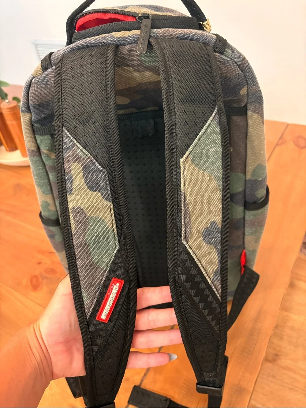 Sprayground iconic shark